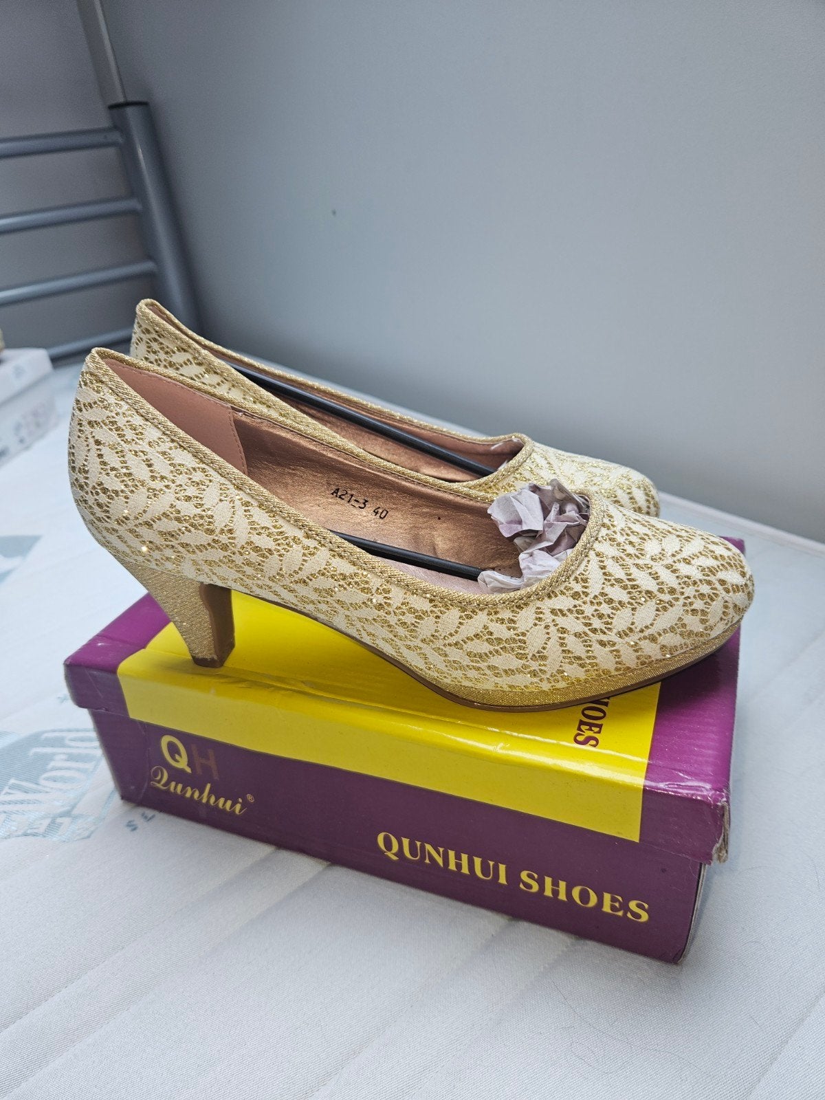 Gouden Glitter Pumps - Maat 40, Pumps, Overige kleuren, Ophalen of Verzenden, Zo goed als nieuw