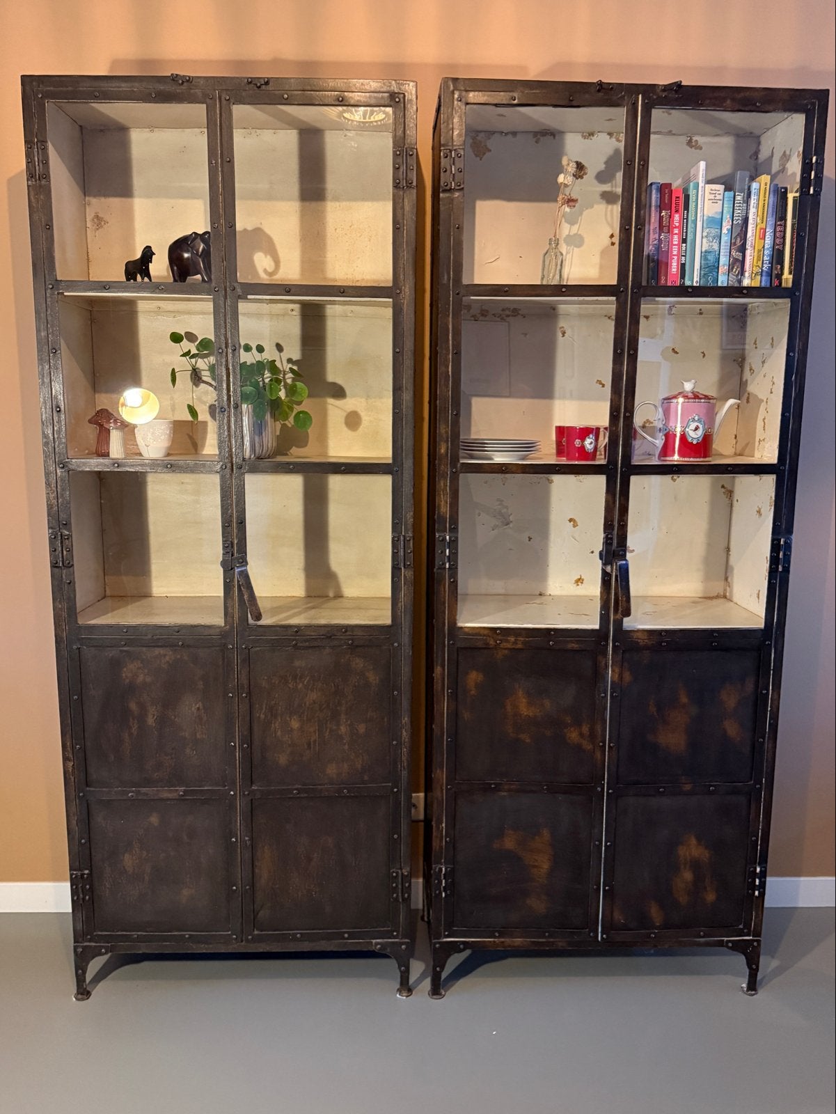 Industriële vitrinekasten van staal en glas, Huis en Inrichting, Gebruikt, 200 cm of meer, Metaal, 25 tot 50 cm
