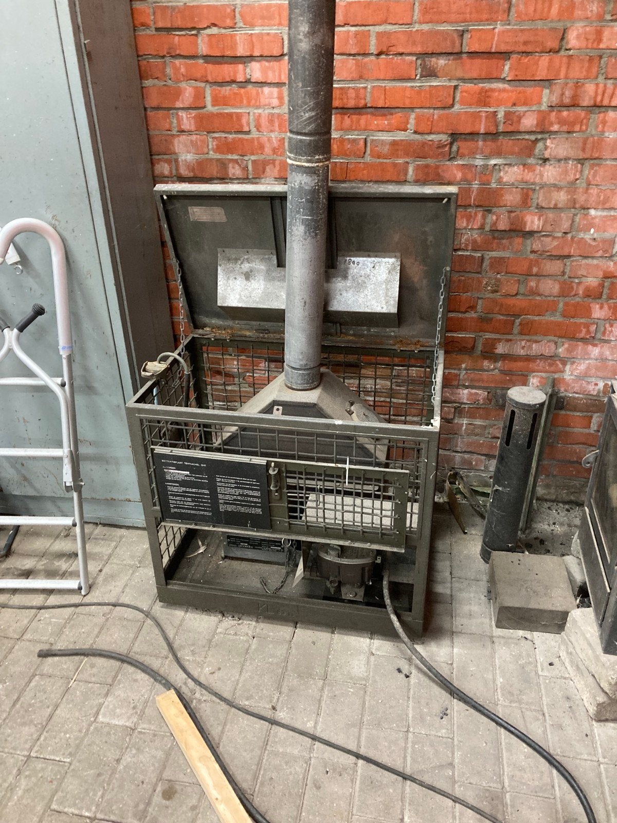 Leger diesel tentkachel - nazien en een nieuw lont nodig, Ophalen, Oliekachel, Gebruikt, Overige brandstoffen