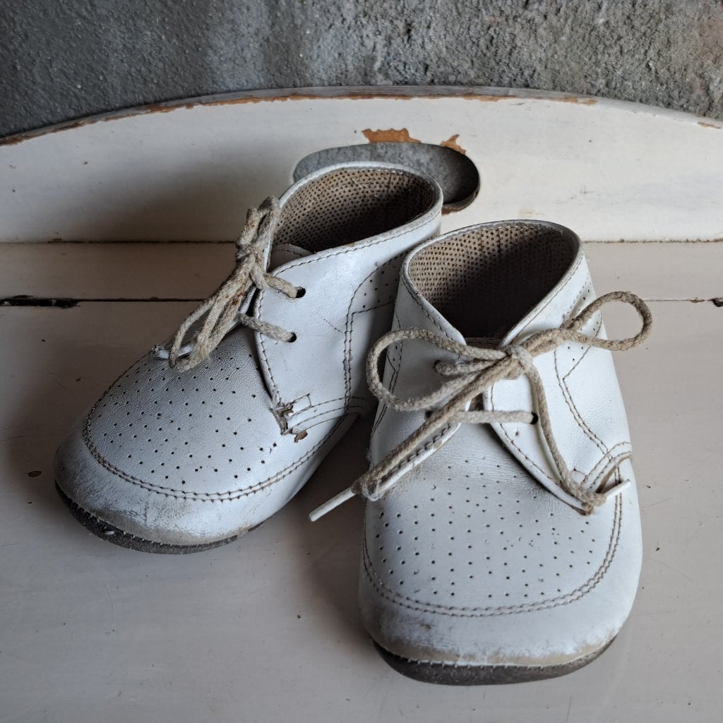Paar oude brocante kinderschoentjes kinderschoentje *Etage3*, Gebruikt, ., Ophalen of Verzenden, .