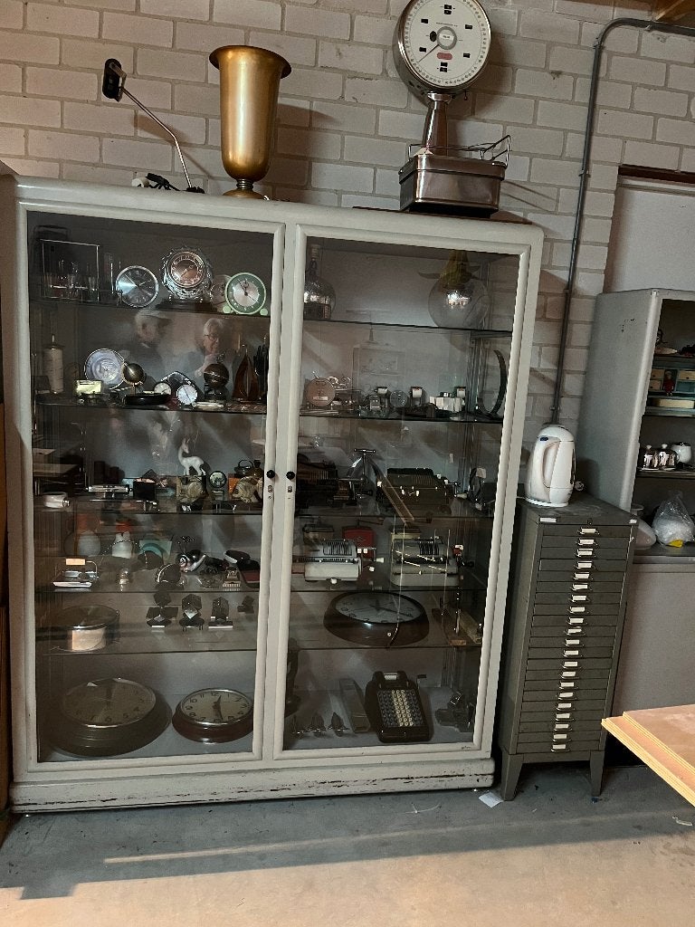 antieke dokters apothekers, vitrinekast, Ophalen