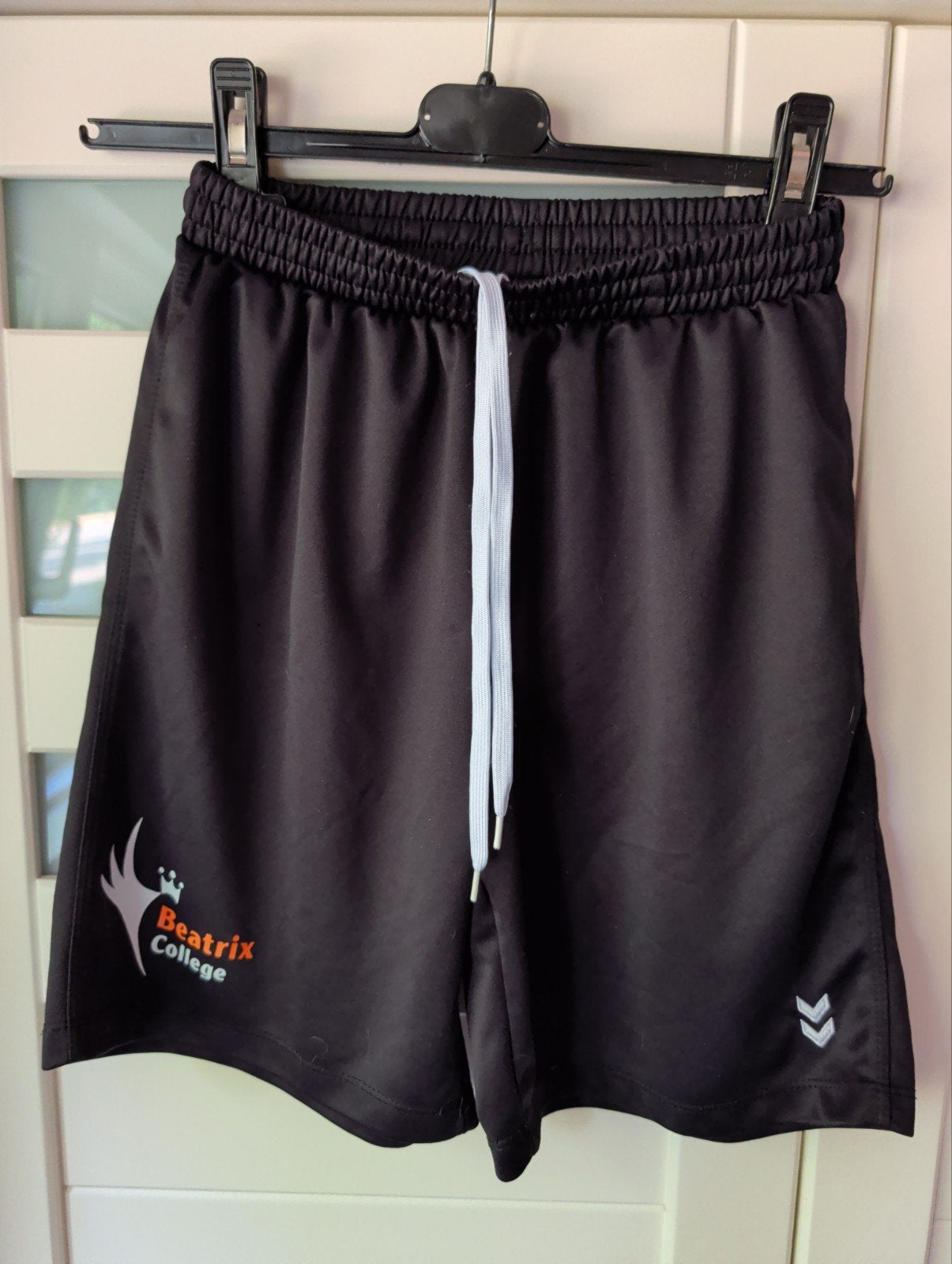 Hummel sportbroekje Beatrix College - Zwart, Maat M, Kleding | Heren, Ophalen, Zwart, Zo goed als nieuw, Algemeen