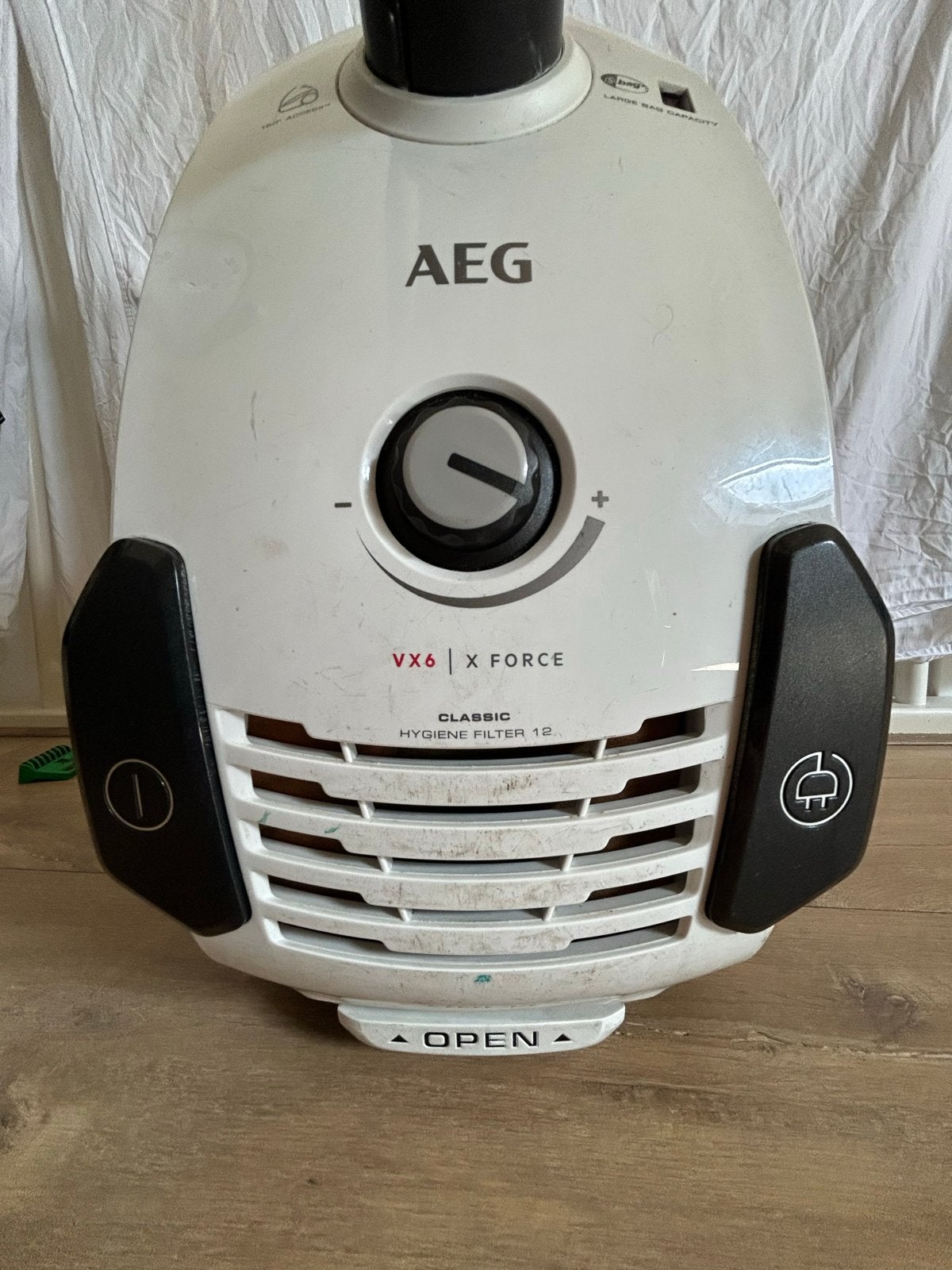 AEG VX6 X Force Classic Stofzuiger, Witgoed en Apparatuur, Stofzuigers, Gebruikt, Sledestofzuiger, Regelbare zuigkracht, AEG