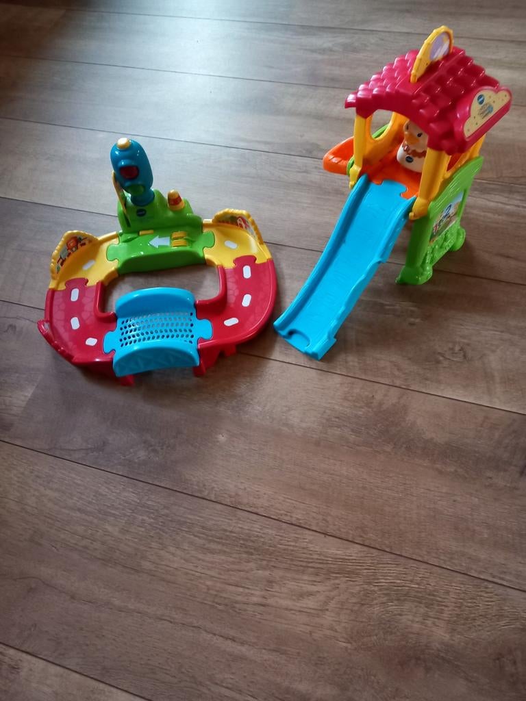 Vtech zoef zoef dieren kippenhok en toet toet auto's rijbaan, Ophalen of Verzenden, Gebruikt, 2 tot 4 jaar