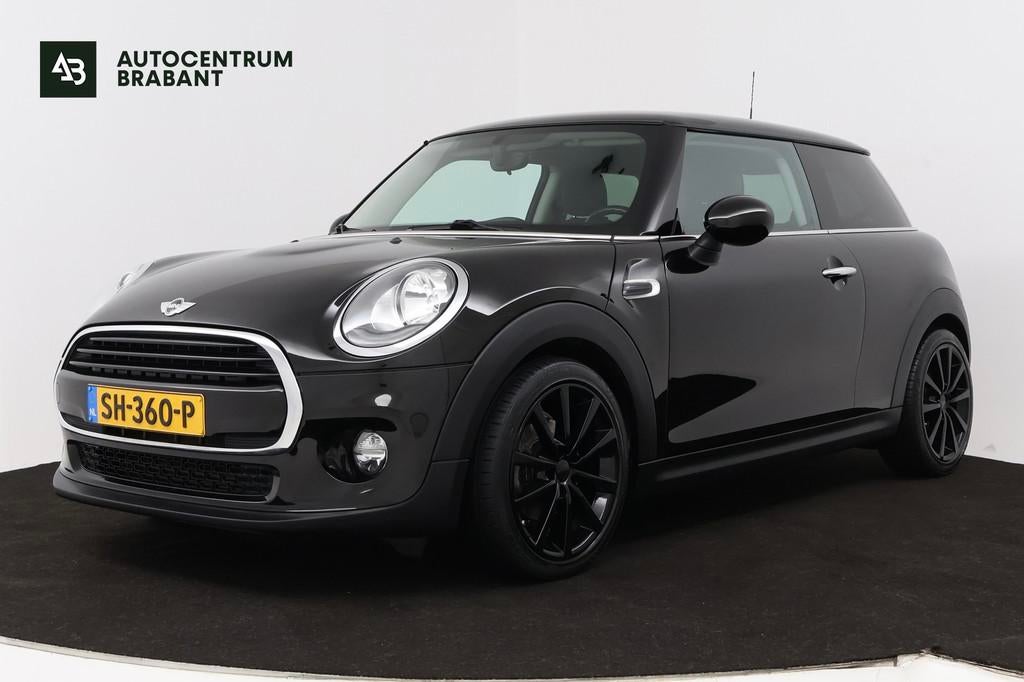 Mini Mini 1.5 Cooper Business (NAVIGATIE, CRUISE, PARKEERSEN, Voorwielaandrijving, Gebruikt, 4 stoelen, Origineel Nederlands