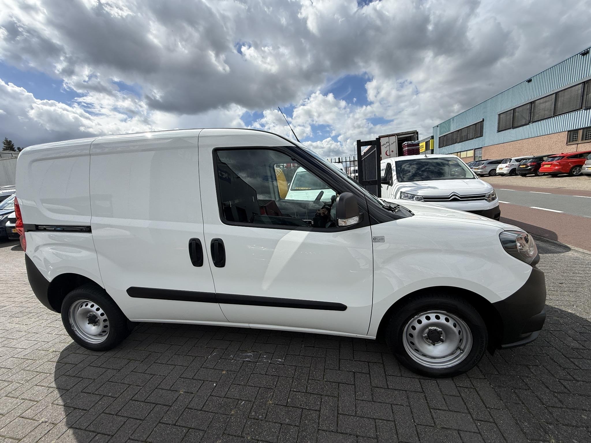 Fiat Doblò Cargo 1.6 MJ L1H1, Auto's, Voorwielaandrijving, Stof, Euro 6, 4 cilinders