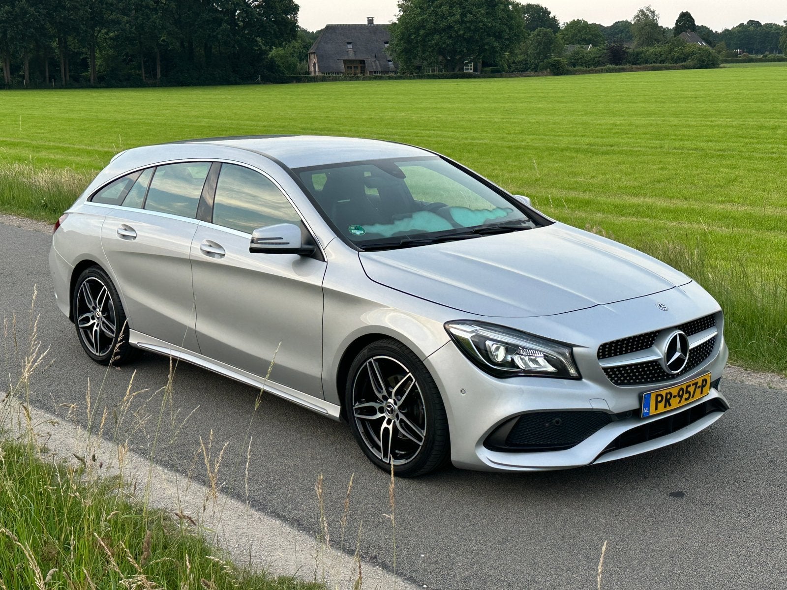 Mercedes-Benz CLA-klasse Shooting Brake 180 7G-DCT AMG BS.Ed, CLA, 730 kg, 4 cilinders, Leder en Stof