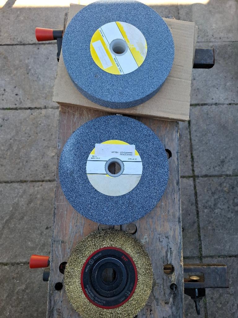 Slijpsteen en staaiborstel, Ophalen, Nieuw, Minder dan 700 watt, Werkbankslijpmachine