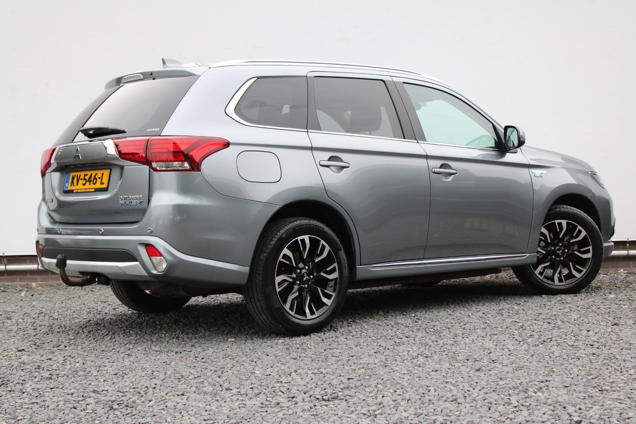 Mitsubishi Outlander 2.0 PHEV Executive Edition Trekhaak INC, Auto's, 4 cilinders, 1820 kg, Bedrijf, Vierwielaandrijving
