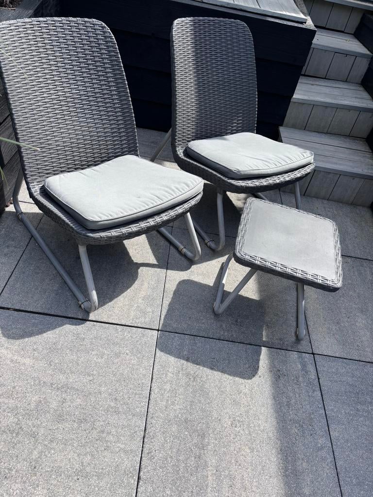 Keter bitroset 2 stoelen, 1 tafeltje en 2 kussens, Tuin en Terras, Tuinstoelen, Ophalen of Verzenden, Zo goed als nieuw, Kunststof