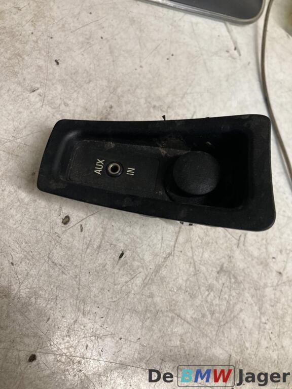 AUX + 12V aansluiting BMW E81 E82 E87 E88 51169110410, Auto-onderdelen, Elektronica en Kabels, BMW, Gebruikt, Ophalen of Verzenden