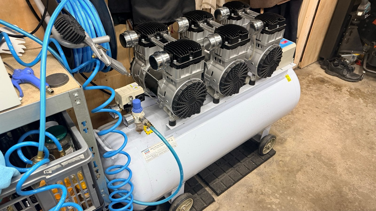HBM 150L Low Noise Compressor 3 Motoren 400L/min, Ophalen, Gebruikt, 400 tot 800 liter/min, Geluidgedempt