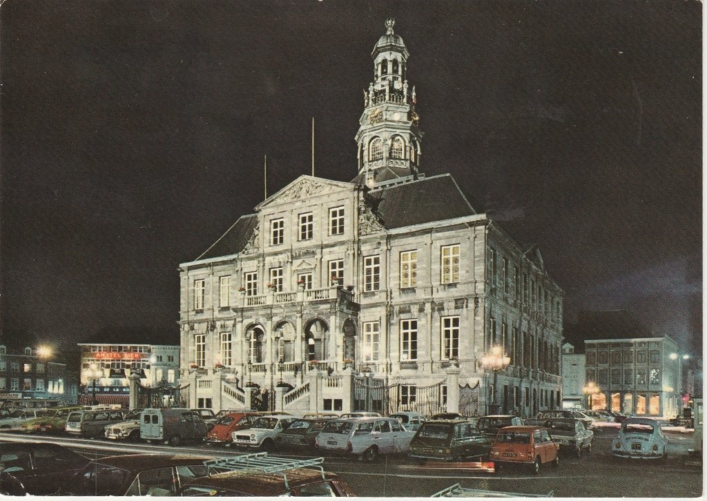 MAASTRICHT Stadhuis Avond en Auto's, Verzenden, 1960 tot 1980, Gelopen, Limburg