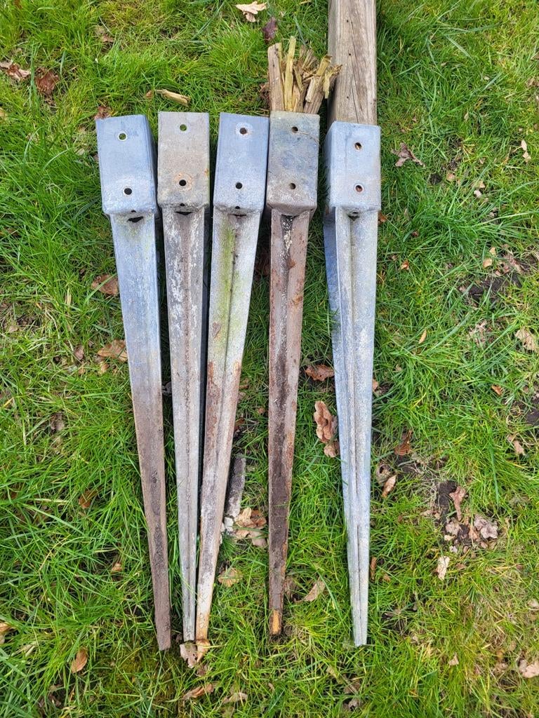 Paalhouders 75cm voor palen van 7x7cm, Tuin en Terras, Tuinhekken en Hekwerk, Ophalen of Verzenden, Gebruikt, IJzer, Overige typen