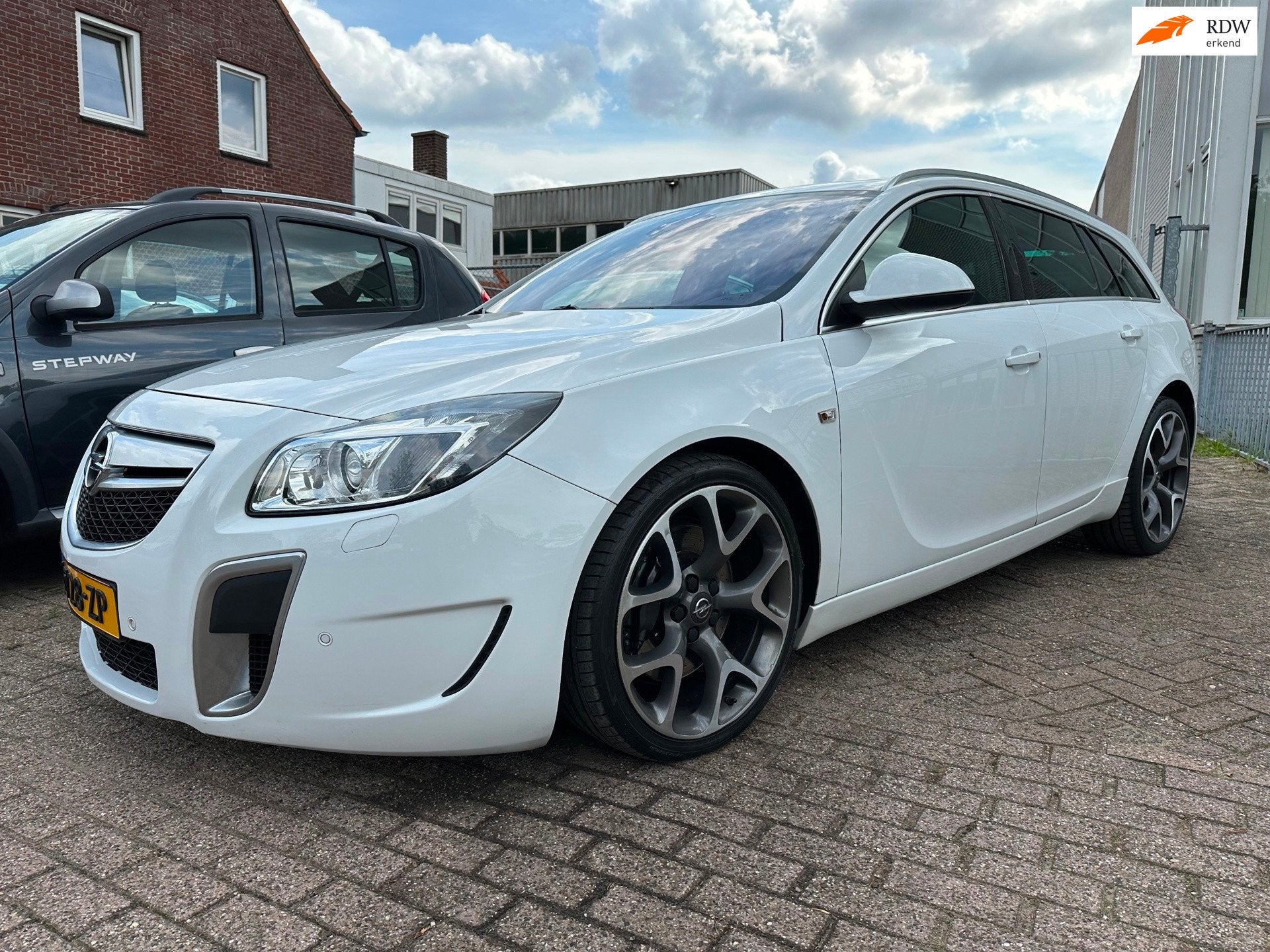 Opel Insignia Sports Tourer 2.8 T OPC 4x4 * AUTOMAAT * 360 P, Automaat, Gebruikt, Zwart, Wit