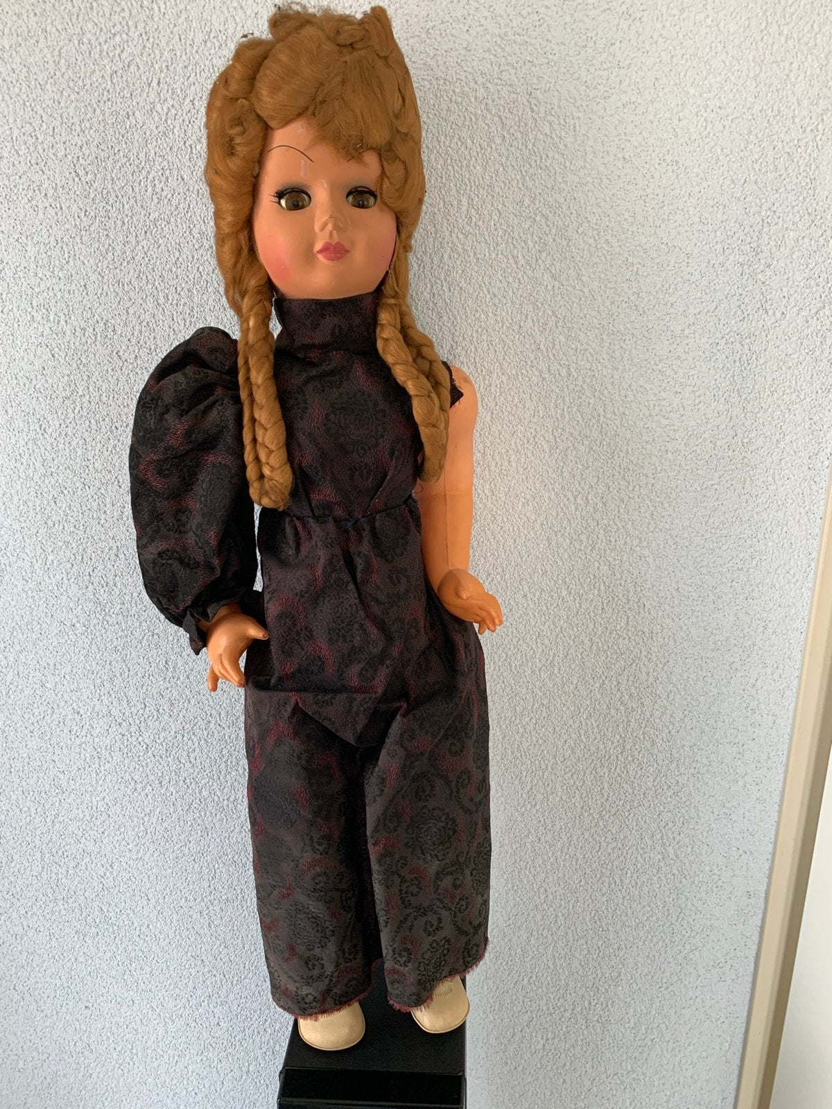 Vintage Pop met Vlechtjes en Donkere Jumpsuit, Verzamelen, Poppen, Ophalen, Gebruikt, Pop