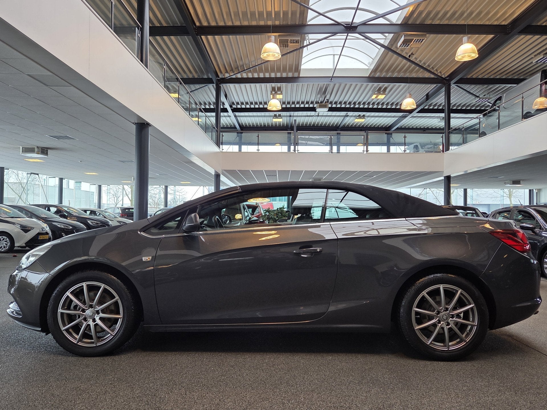 Opel Cascada 1.6 Turbo Cosmo / Trekhaak / Adaptieve verlicht, Auto's, Opel, Voorwielaandrijving, Euro 5, Gebruikt, 4 cilinders