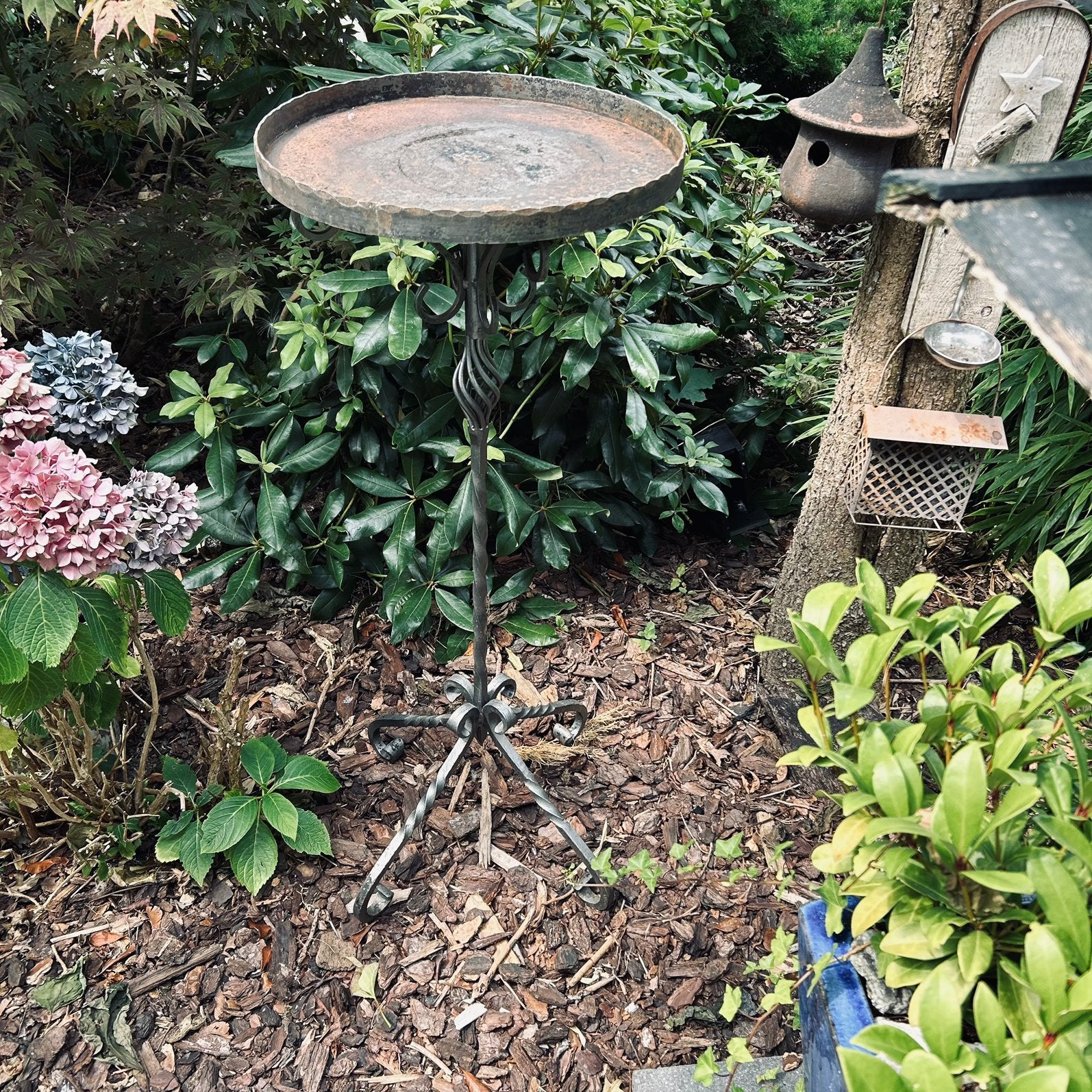Smeedijzeren plantentafel, vogelvoer tafel, 94 cm hoog, Tuin en Terras, Ophalen, Rond, Zo goed als nieuw, X