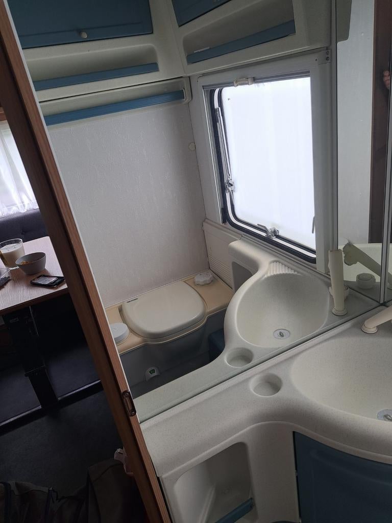 Tourcaravan Fendt Drenthe, in goede, nette staat., Caravans en Kamperen, Vast bed, Rondzit, Particulier, Tot en met 4