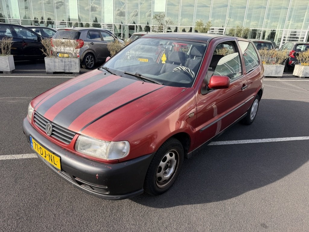 Volkswagen Polo 1.6 (bj 1999, automaat), foto 1