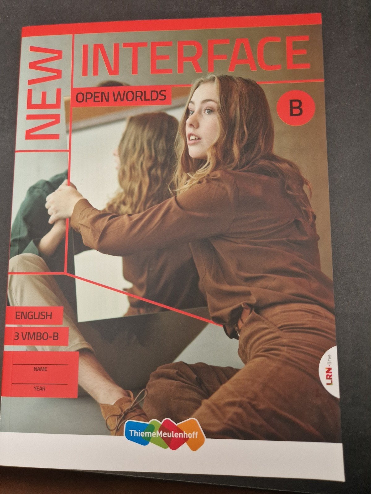 Boek new interface Engels 3 vmbo basis, Boeken, Europa, Nieuw, Ophalen, Eén comic