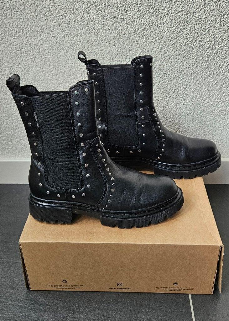 NIEUWSTAAT, Stoere Leren laarzen met zilveren studs, maat 37, Zwart, Lage of Enkellaarzen, Ophalen of Verzenden, Zo goed als nieuw