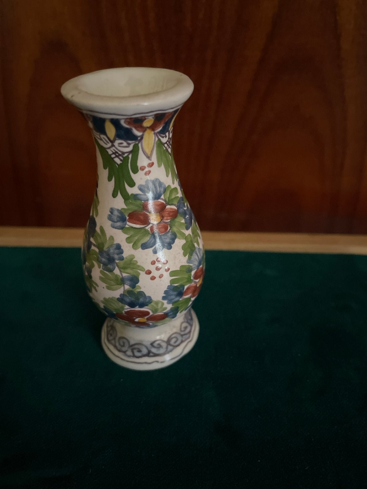 Antieke Makkum vaasje, handgeschilderd, 9 cm, Ophalen of Verzenden