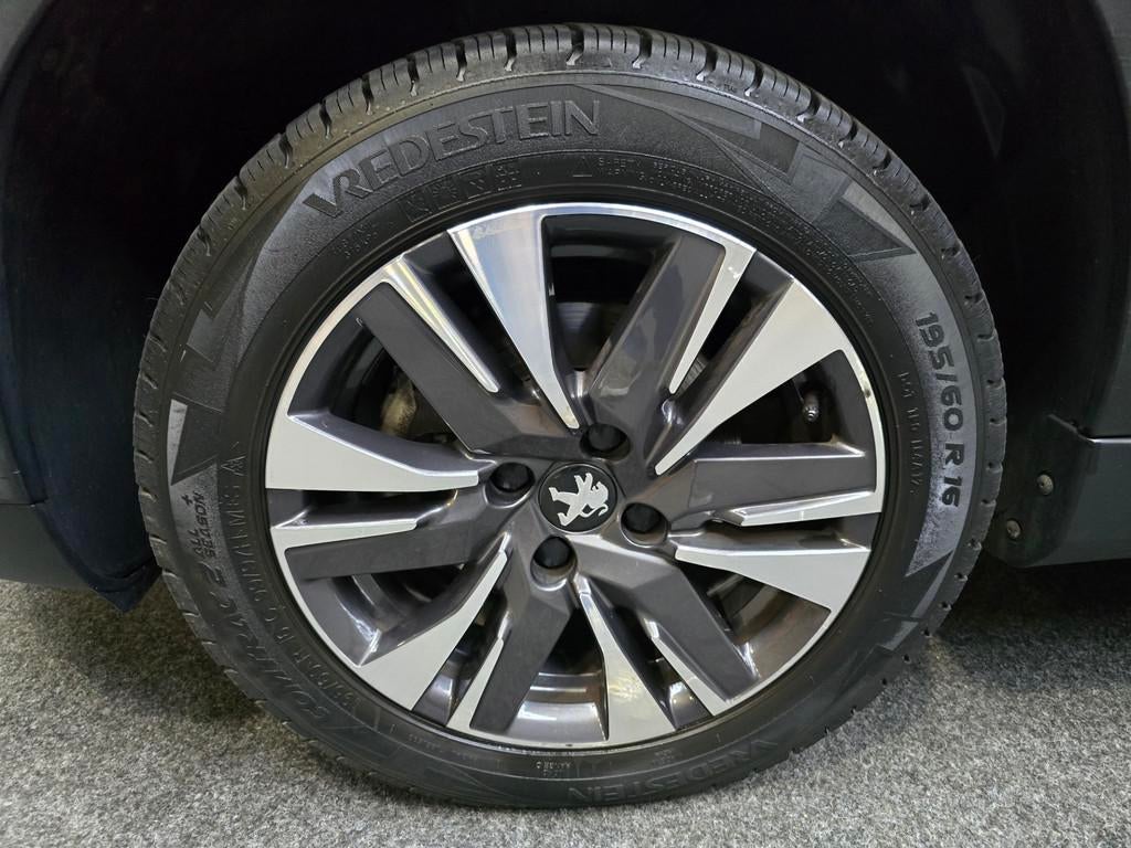 Peugeot 2008 1.2 PureTech Allure Pano Trekhaak Clima Navi Ca, Auto's, Voorwielaandrijving, Leder en Stof, Origineel Nederlands