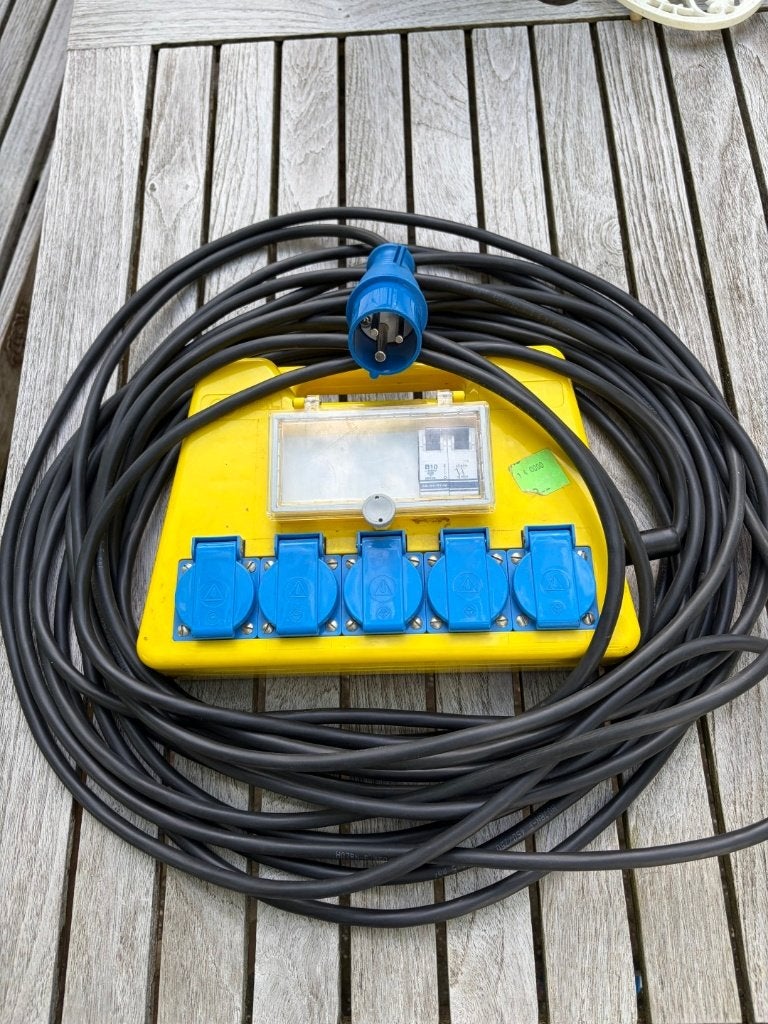 cee verdeeldoos 5 stekkers voor de camping, Ophalen