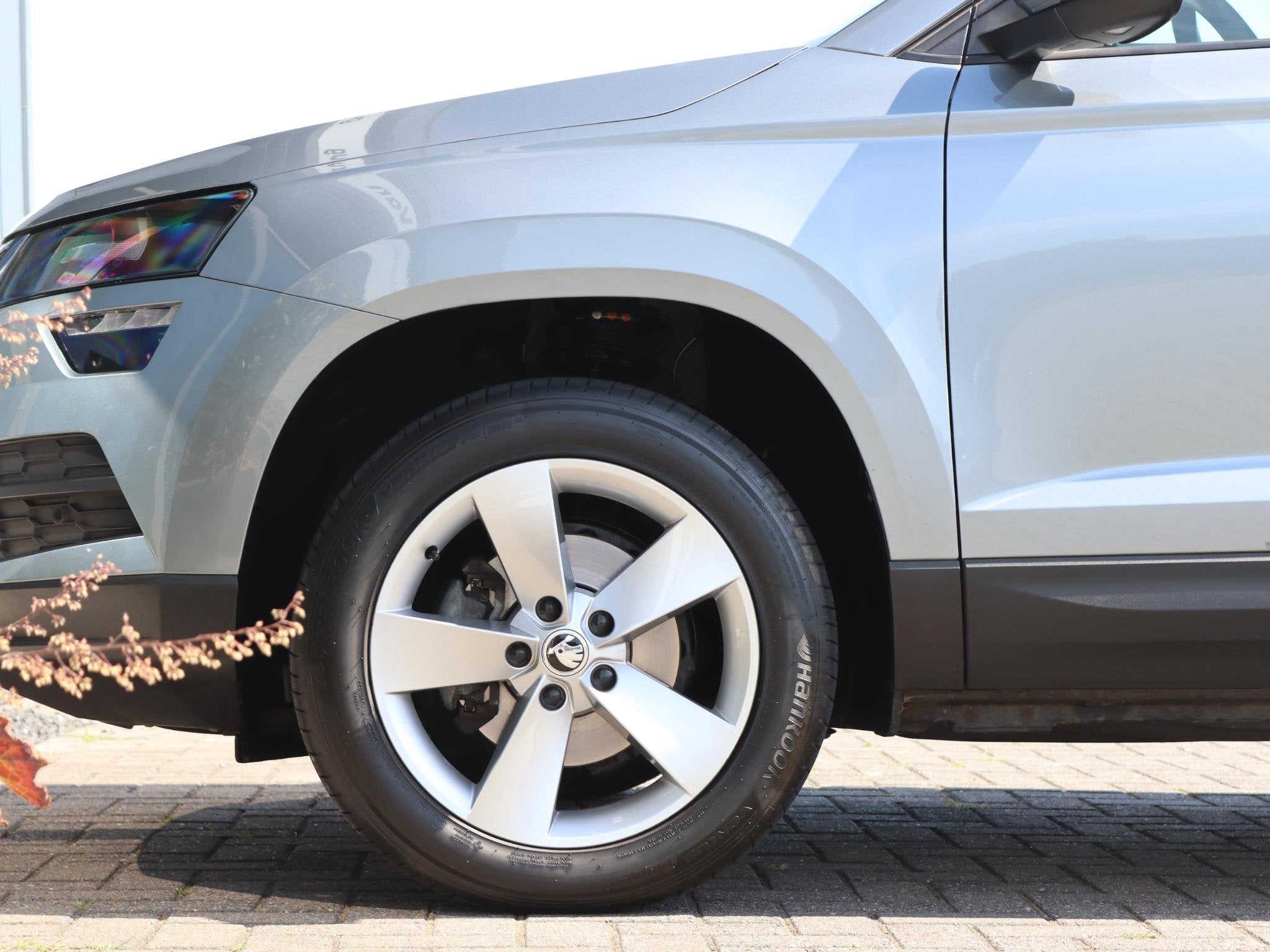 Skoda Karoq 1.0 TSI 110 pk Ambition | Navigatie | SmartLink, Auto's, Voorwielaandrijving, Stof, Gebruikt, Karoq