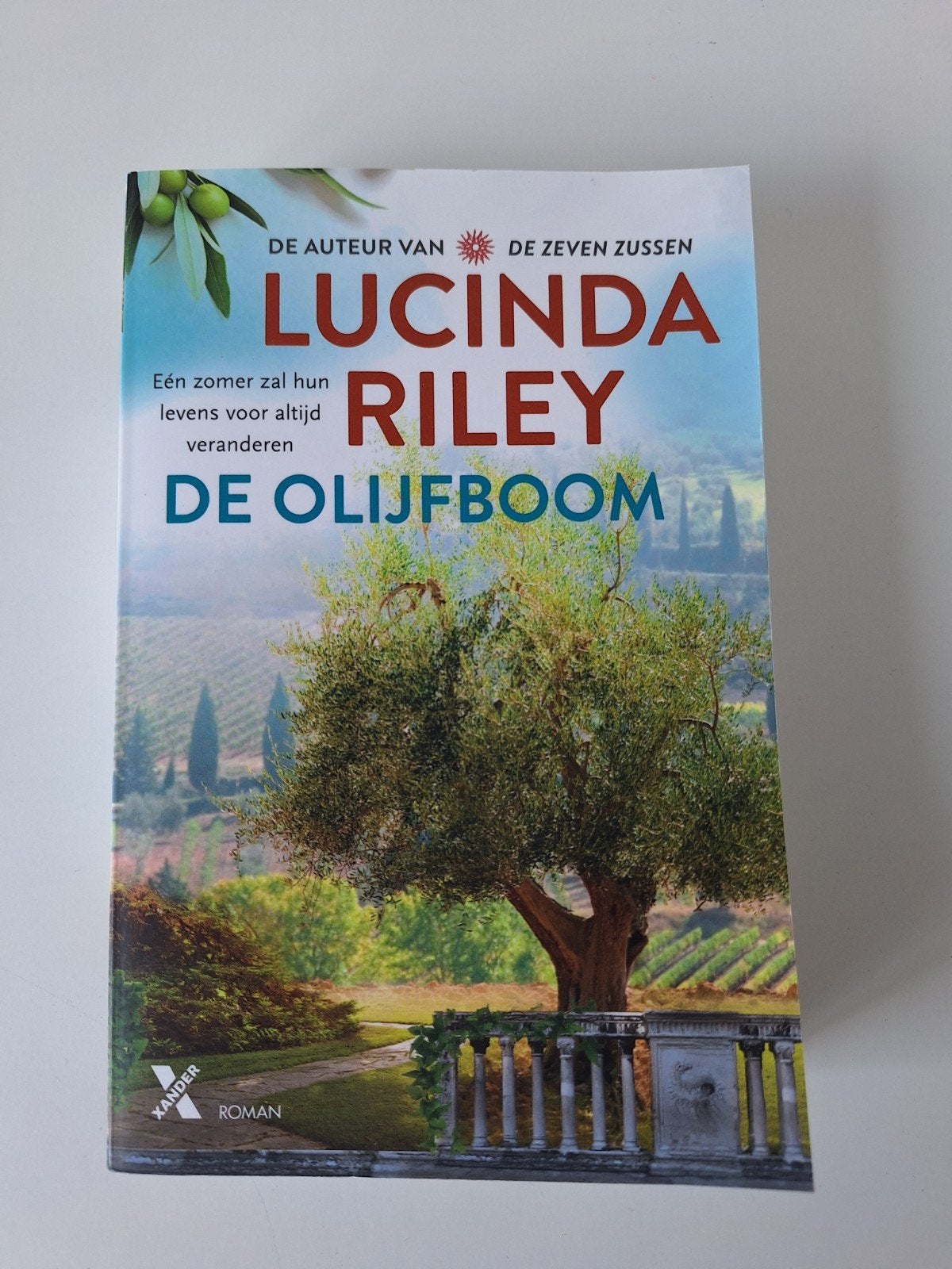 De Olijfboom - Lucinda Riley, Boeken, Ophalen, Zo goed als nieuw, Lucinda Riley, Nederland