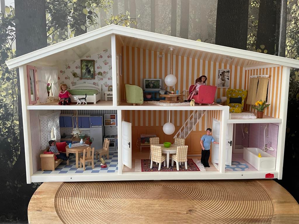 Lundby compleet ingericht poppenhuis, Verzamelen, Poppenhuizen en Toebehoren, Zo goed als nieuw, Poppenhuis, Ophalen of Verzenden