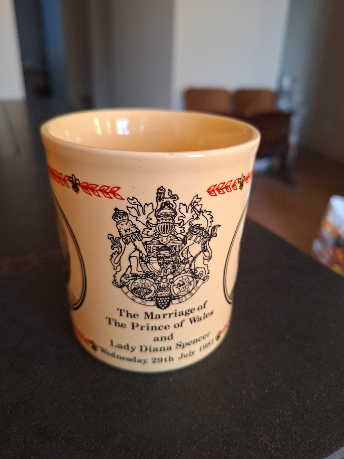 Vintage Mok Huwelijk Prins Charles & Lady Diana 1981, Ophalen of Verzenden, Gebruikt, Buitenland, Servies