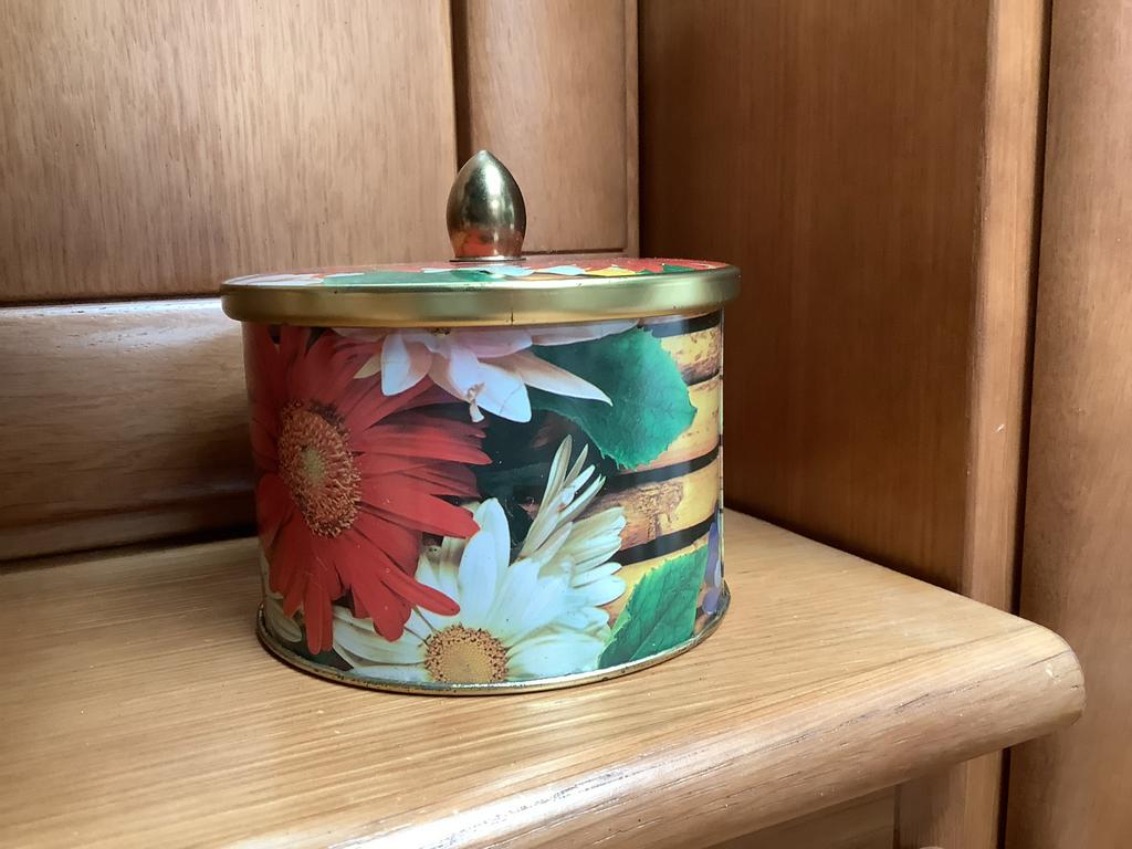 Blikje met bloemenprint en Cote d'Or opdruk, Ophalen of Verzenden, Gebruikt, Overige, Overige merken