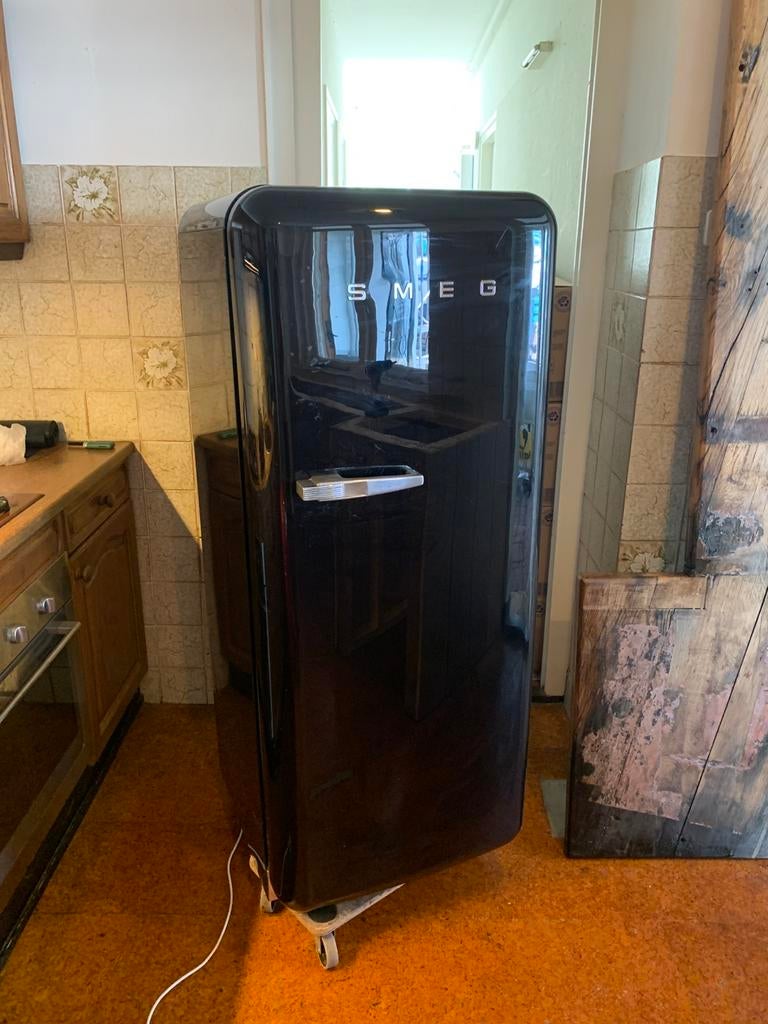 SMEG Koelkast Zwart, Witgoed en Apparatuur, Koelkasten en IJskasten, Ophalen, Gebruikt, 200 liter of meer, 160 cm of meer
