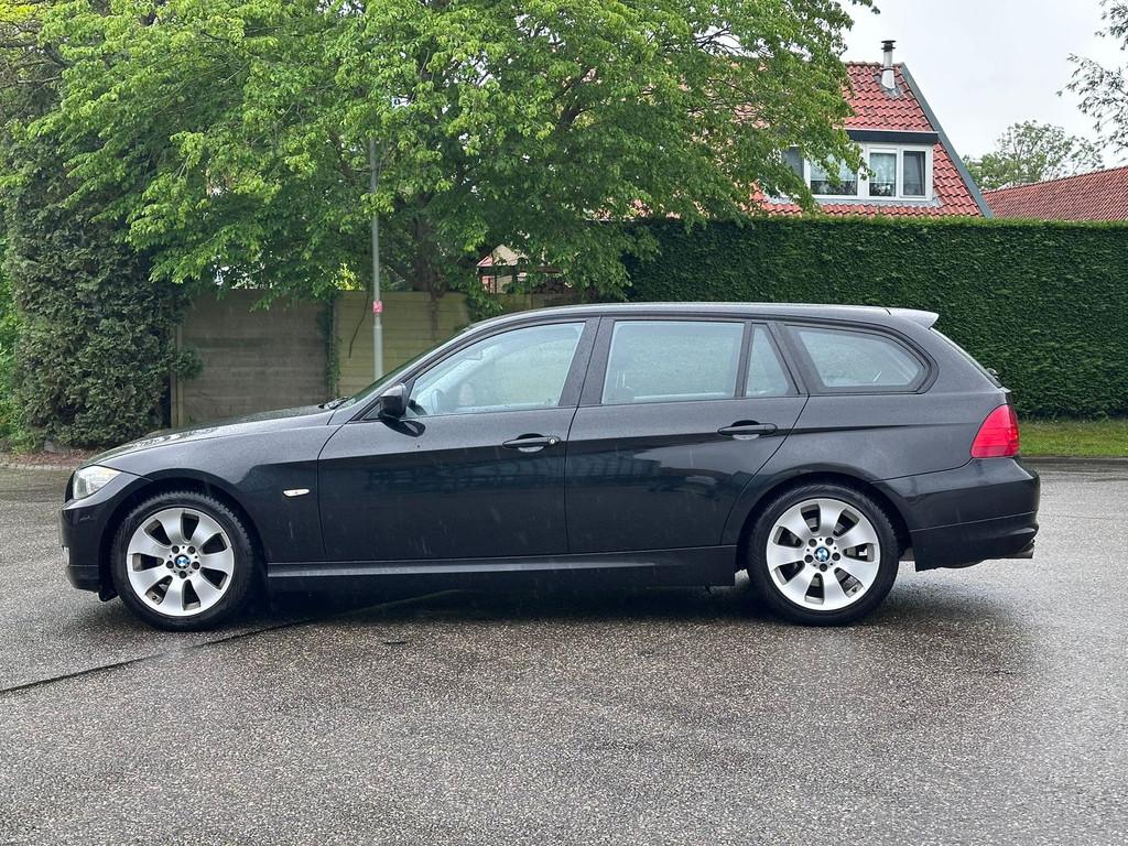 BMW 3-serie Touring 318i Luxury Line Cruise*Xenon*Clima*LM*S, Euro 5, Achterwielaandrijving, Zwart, Leder