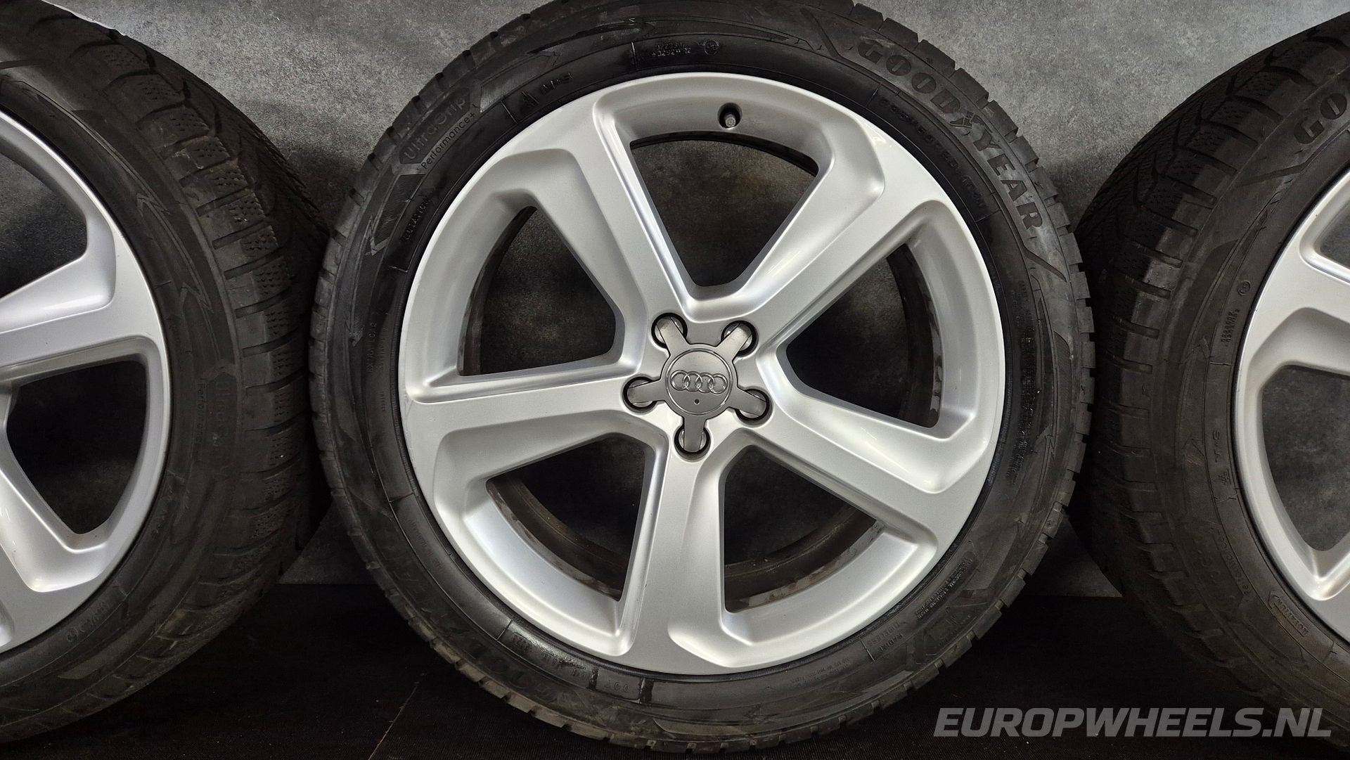 Audi Q5 FY 2017–2024 20 inch velgen winterbanden 5x112