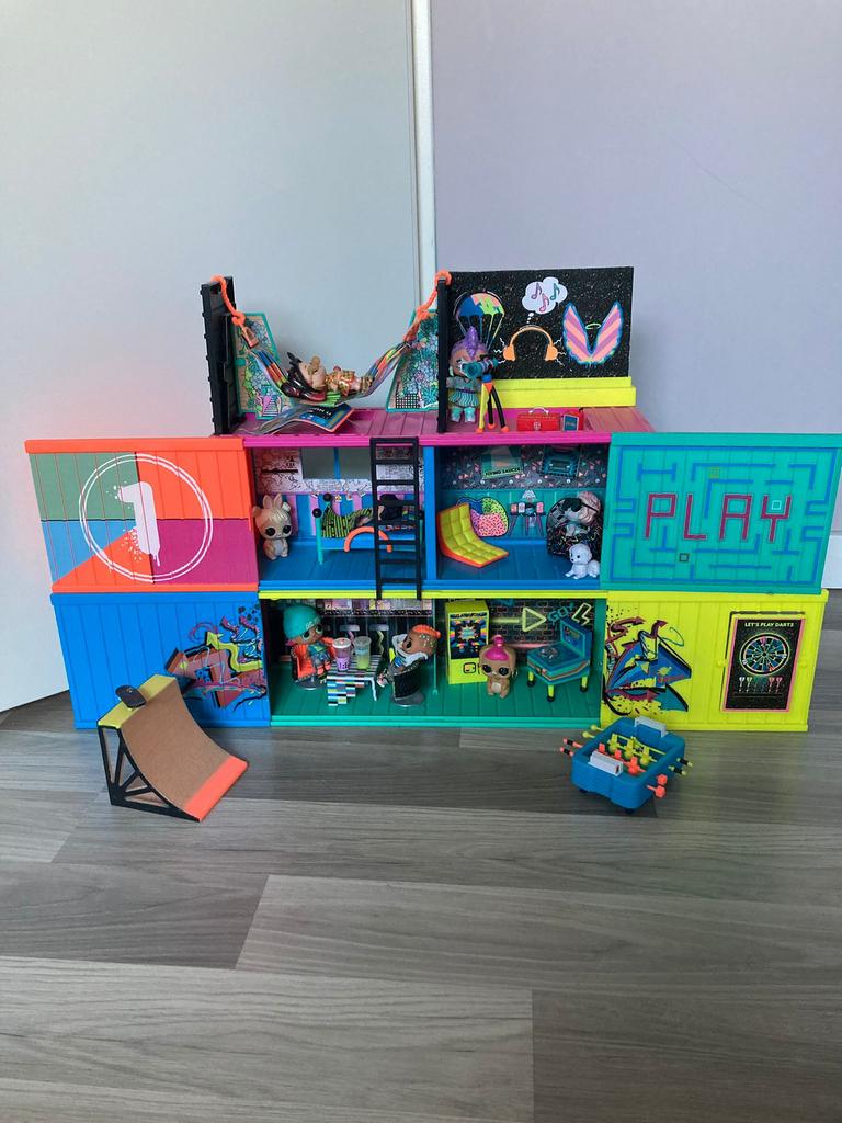 L.O.L Surprise Clubhouse, Ophalen of Verzenden, Zo goed als nieuw, Poppenhuis