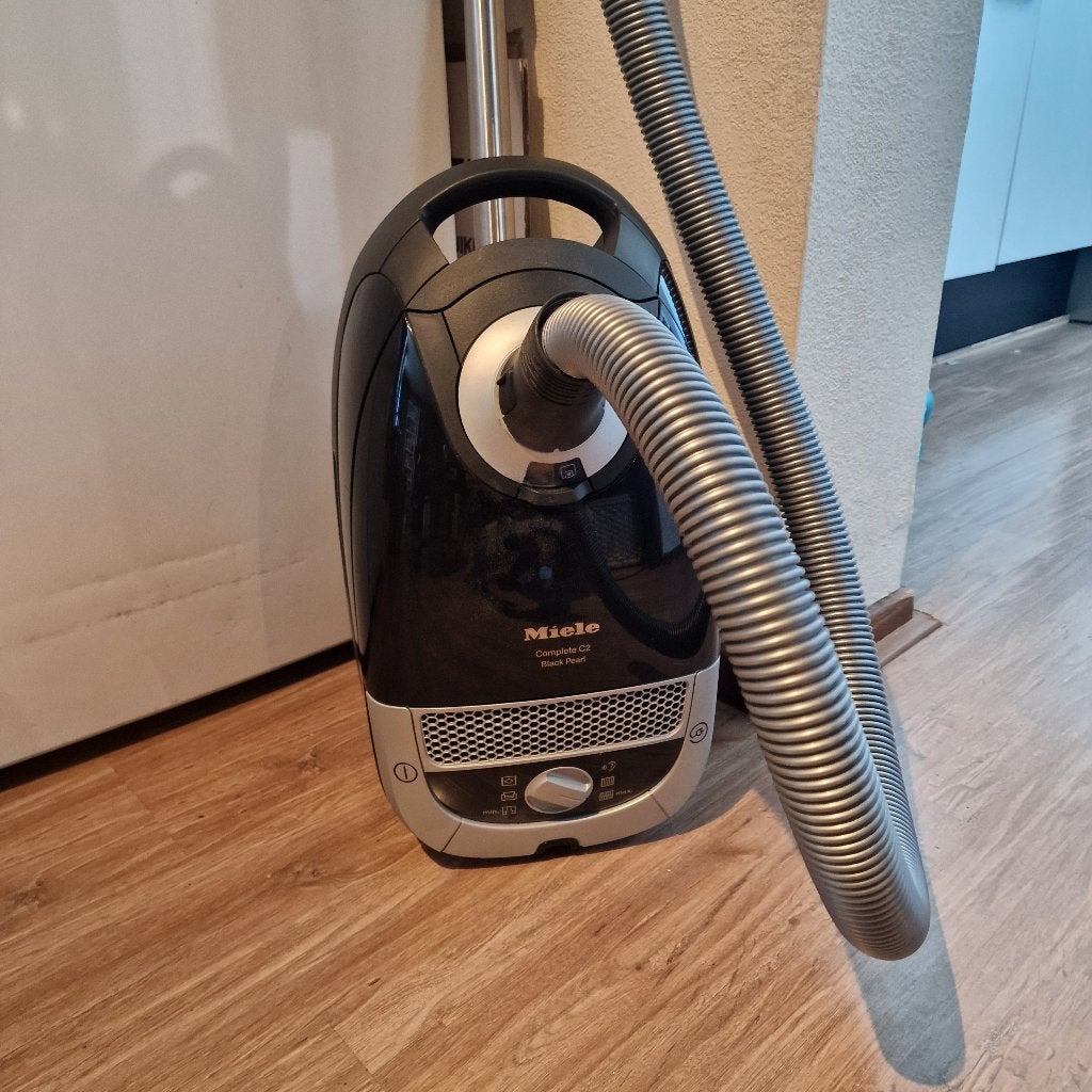 Stofzuiger miele, Witgoed en Apparatuur, Zo goed als nieuw, Miele, 2000 watt of meer, Geschikt voor harde vloeren