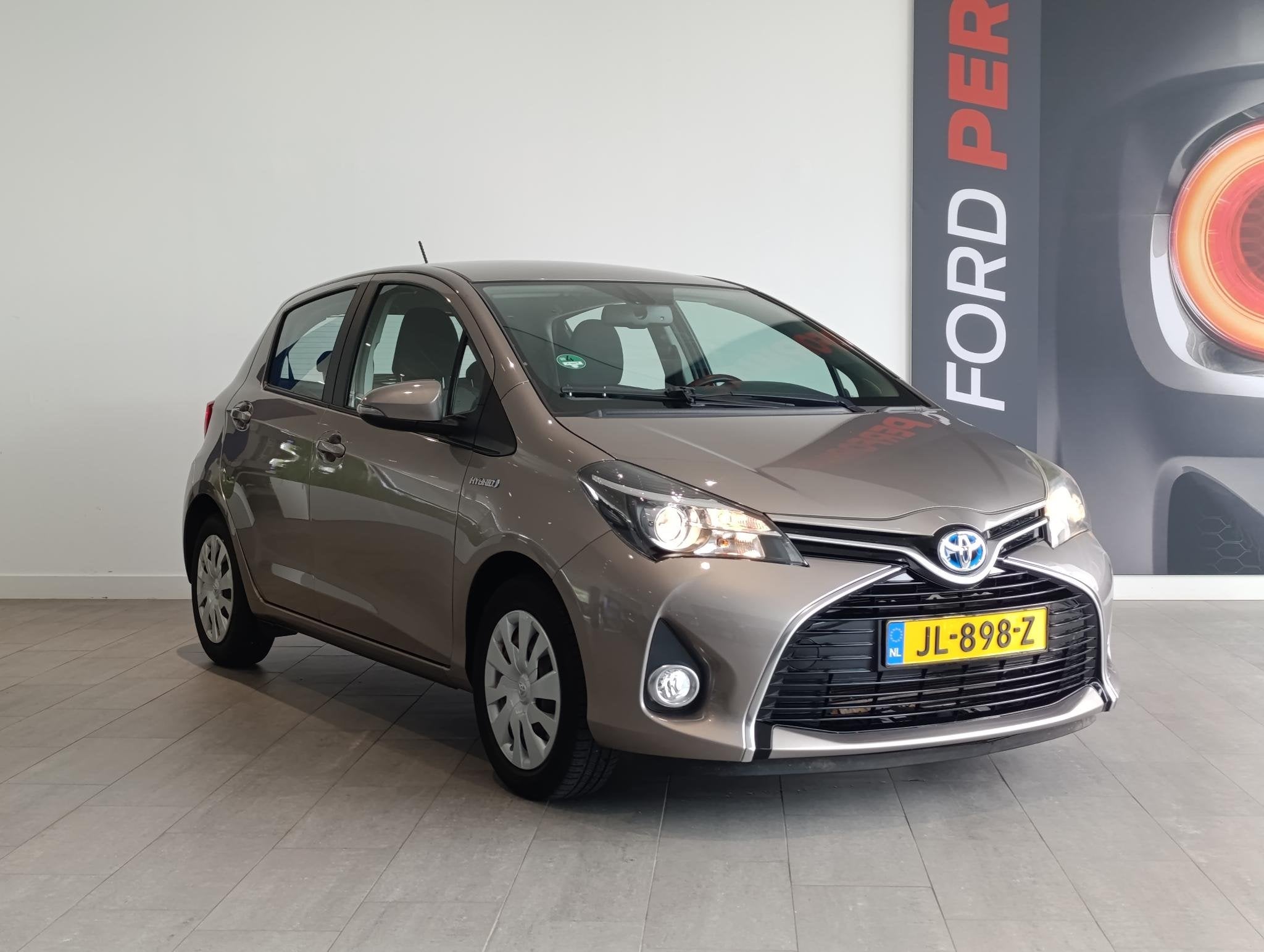 Toyota Yaris 1.5 Hybrid Aspiration | CRUISE CONTROL | ACHTER, Automaat, 1497 cc, Hybride Elektrisch/Benzine, Toyota