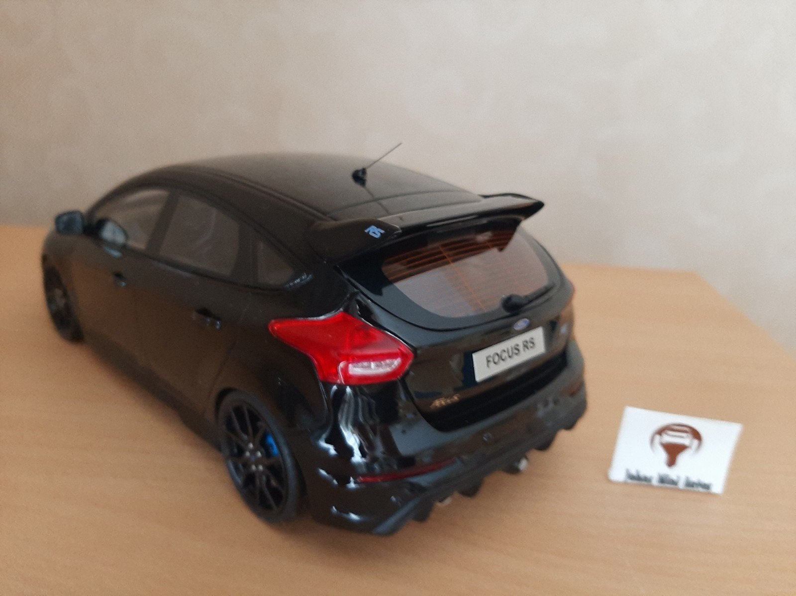 Ford Focus RS Mk.3 2017 in Shadow Black van Ottomobile 1:18, Hobby en Vrije tijd, Modelauto's | 1:18, OttOMobile, Auto, Nieuw