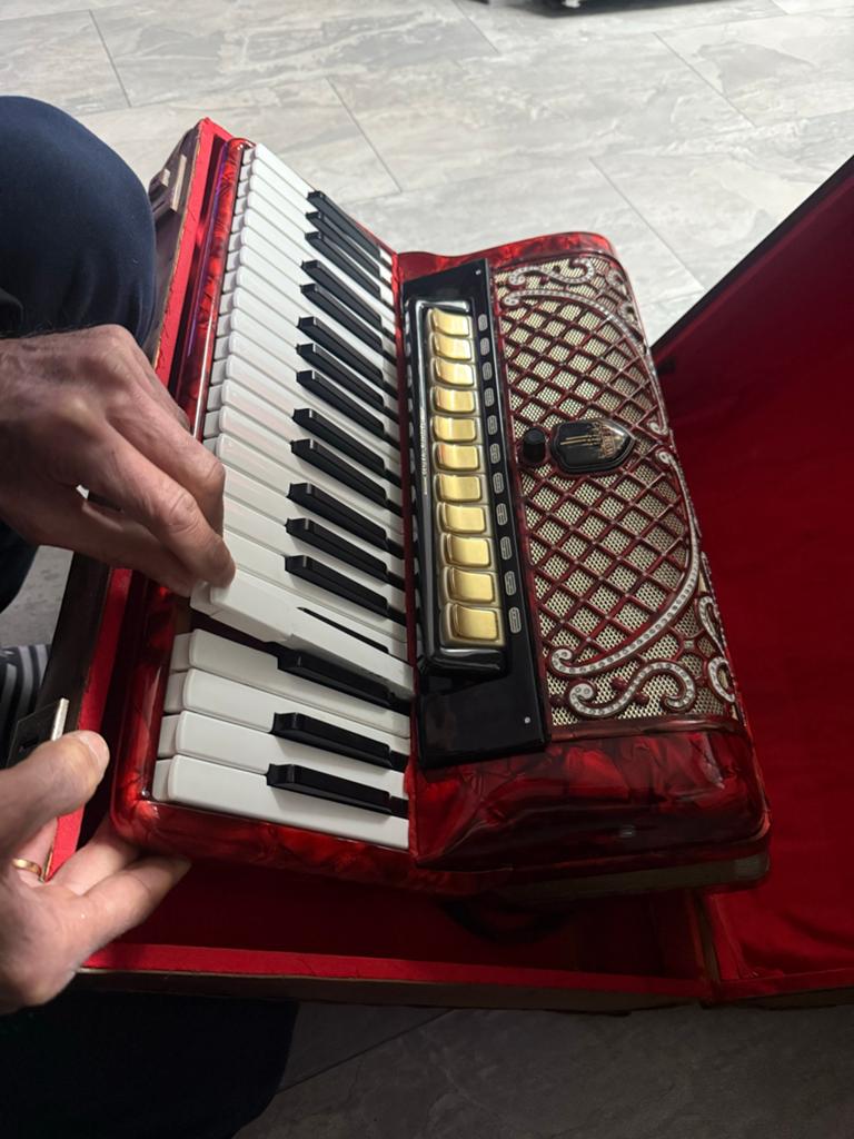 Accordeon Rood met Koffer, Gebruikt, Overige formaten, Toetsaccordeon, Met koffer