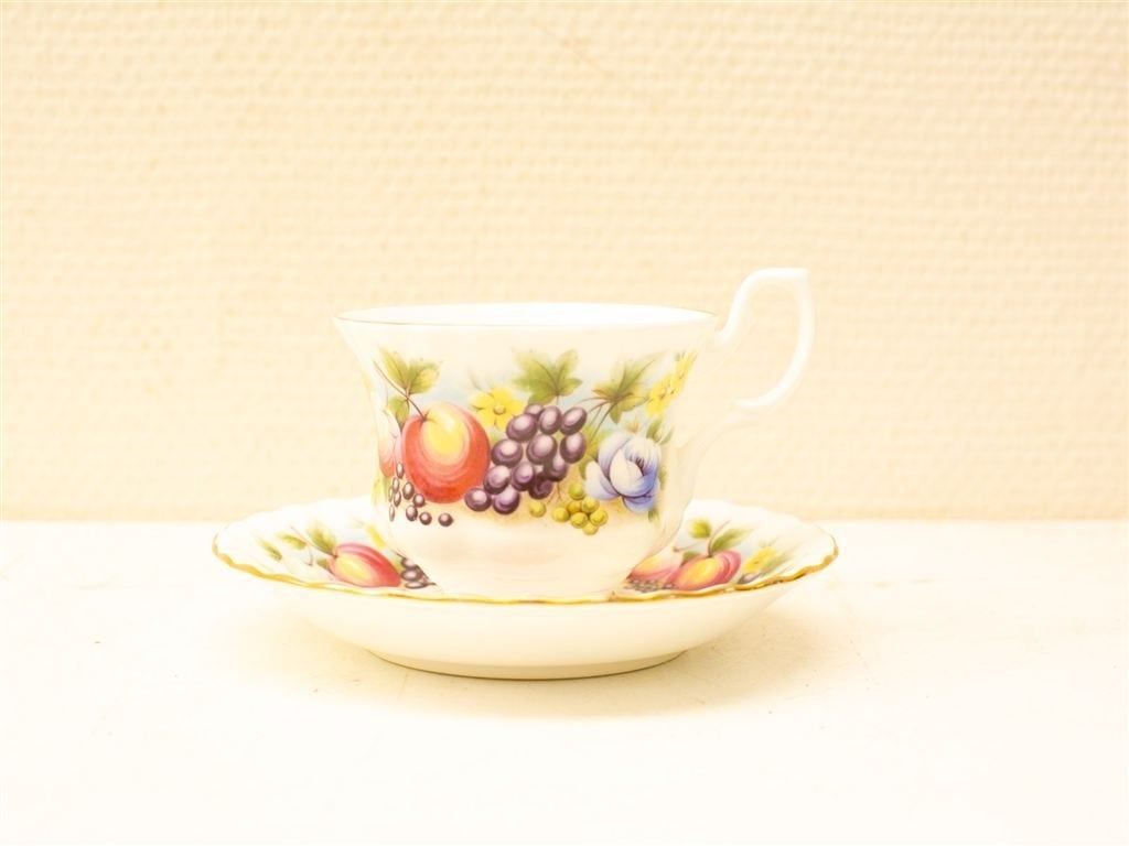Richmond Bone china porseleinen kop en schotel 33673, Gebruikt, Ophalen of Verzenden, Bord(en), Overige stijlen