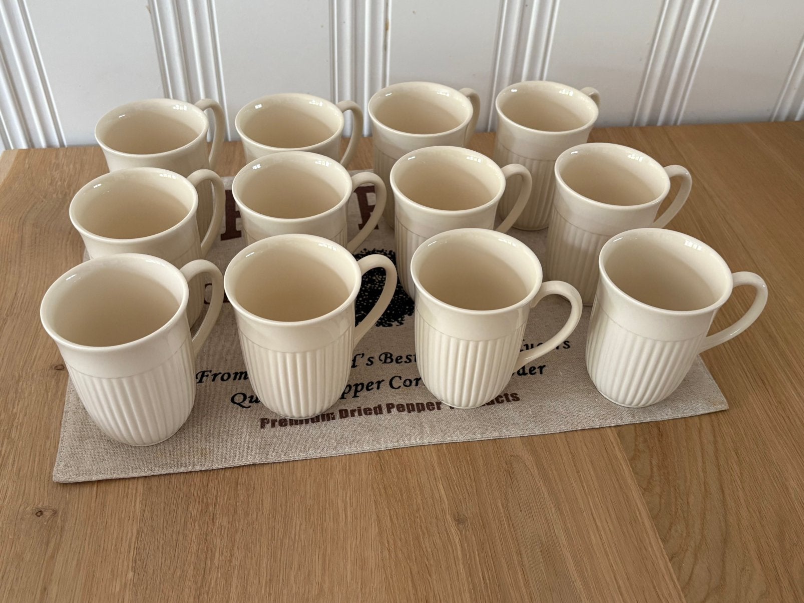12x Wedgwood Queen’s Ware Edme mokken, Ophalen, Zo goed als nieuw, Aardewerk, Kop(pen) en/of Schotel(s)