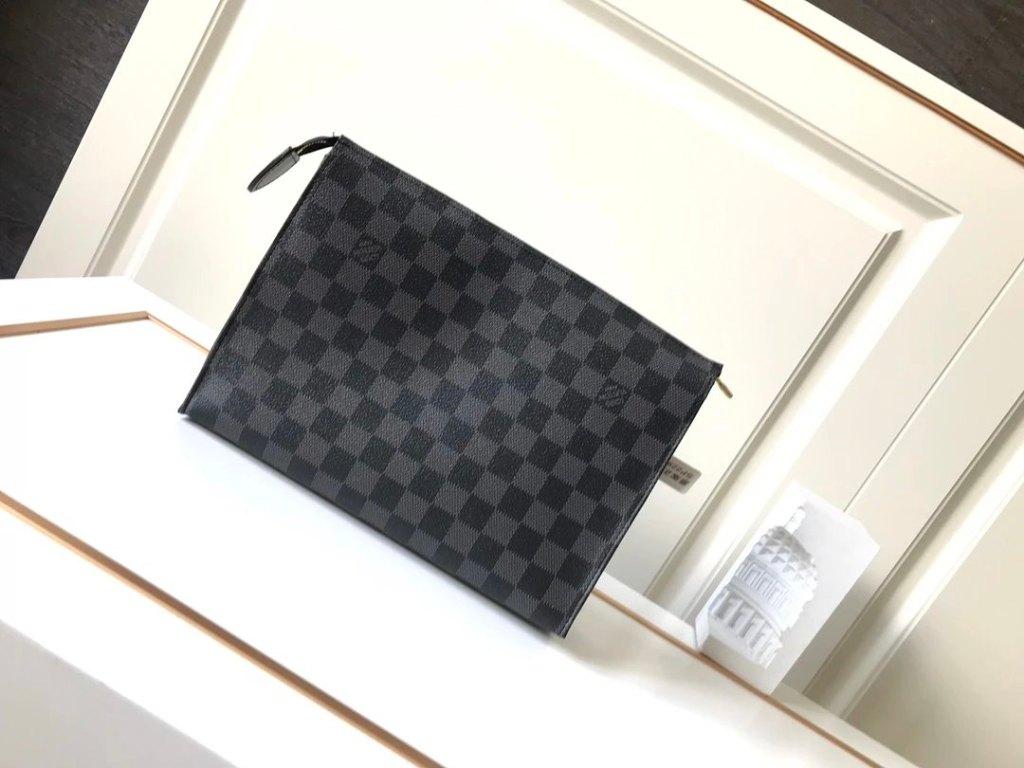 Louis Vuitton Toilettas / Pouch – Luxe Design, Ophalen of Verzenden, Nieuw, Zwart, Heer of Dame
