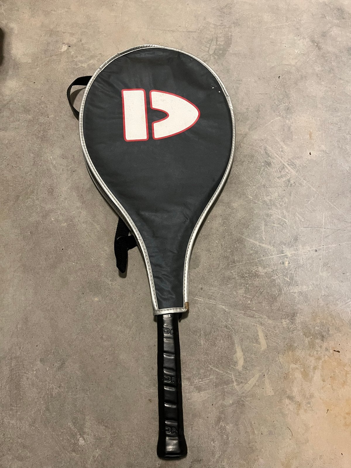Donnay Tennisracket met hoes - Zo goed als nieuw, Sport en Fitness, Tennis, Zo goed als nieuw, Racket, L3, Ophalen