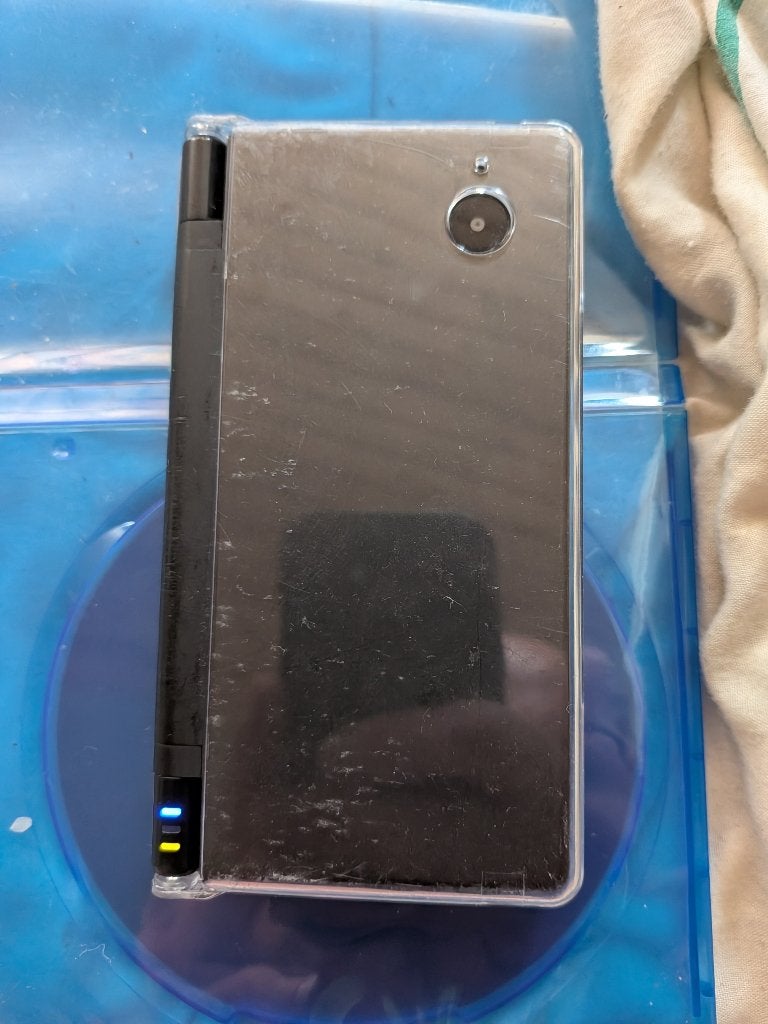 Nintendo DS DSi, Spelcomputers en Games, Gebruikt, Verzenden, Zwart, Met beschermhoes of tas