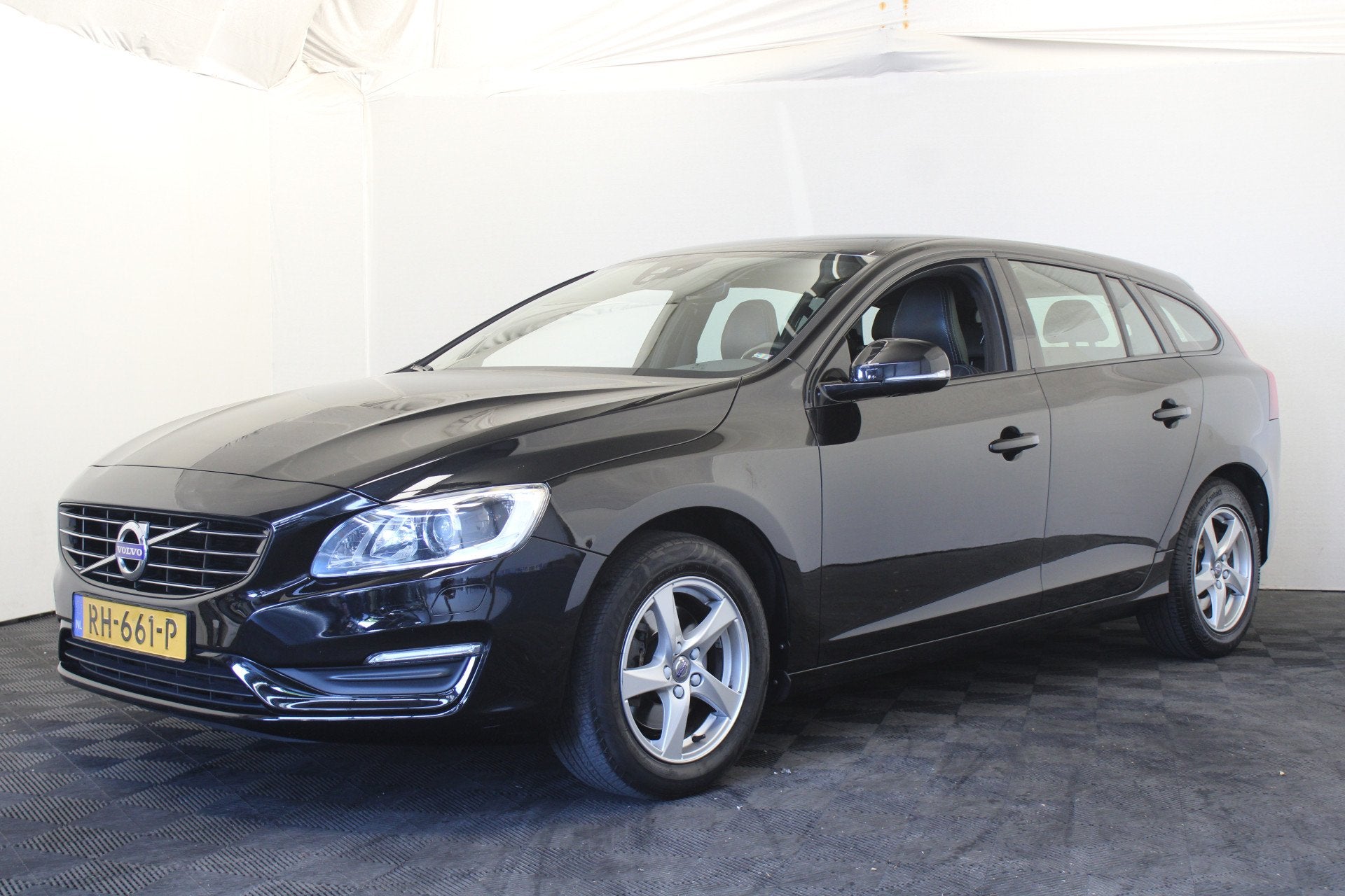 Volvo V60 2.0 D3 Polar+ Dynamic |Navi|Stoelverw.| (bj 2017), Gebruikt, 4 cilinders, Zwart, Automatische klimaatregeling