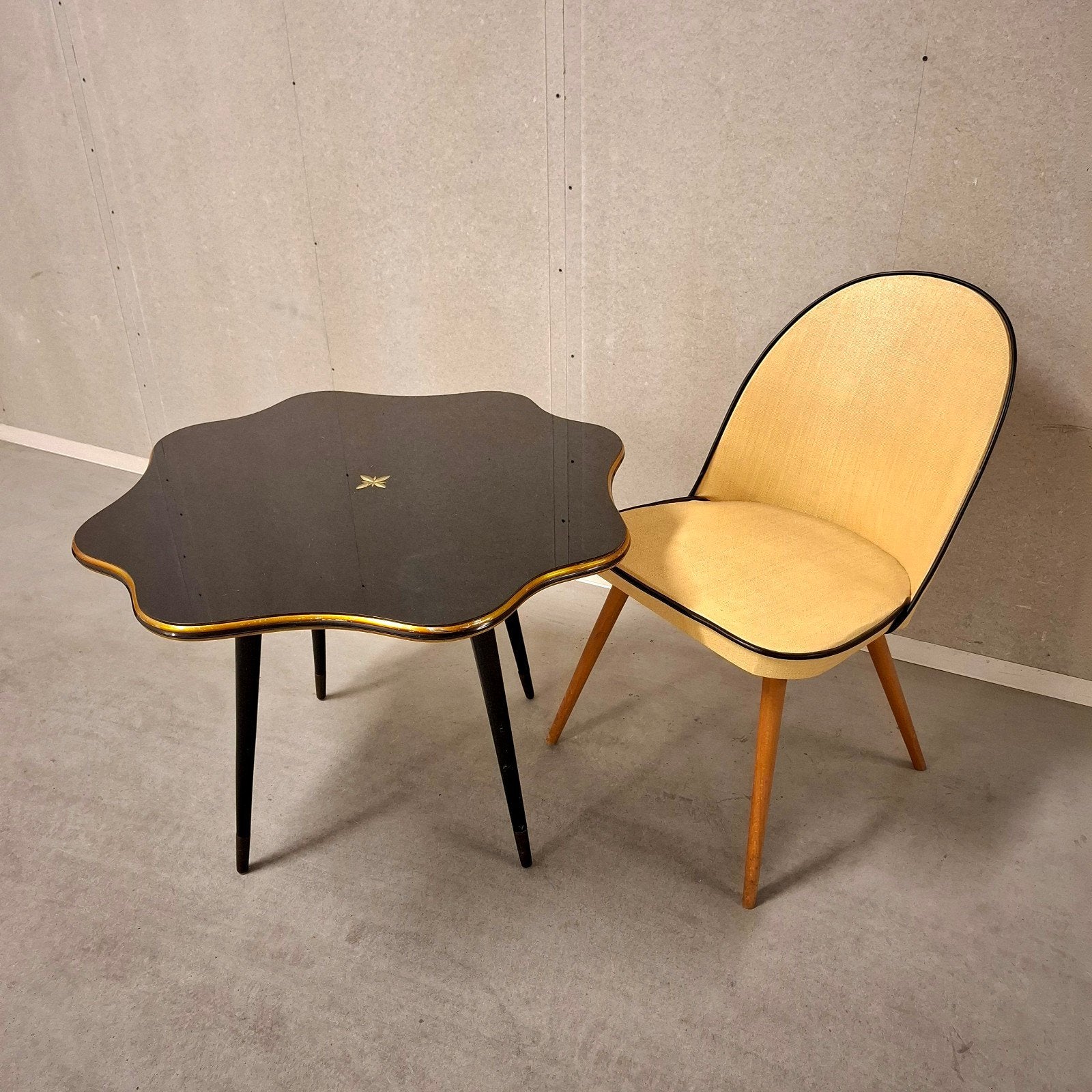 jaren 50 vintage bijzettafel tafel, Ophalen, Gebruikt, Rond, 75 cm of meer