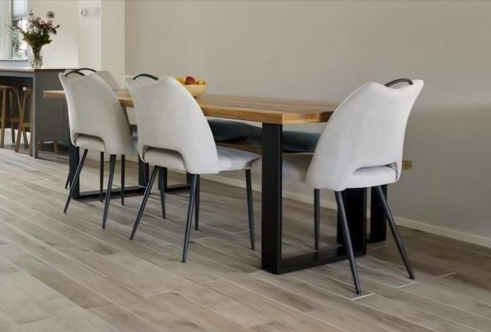Mango hout eettafel met 4 stoelen en bench, Huis en Inrichting, Ophalen, 50 tot 100 cm, Zo goed als nieuw, 150 tot 200 cm